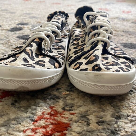 Canvas Casuals Slip On Leopard Shoes Size 7 / 8 Medium - Picture 4 of 6